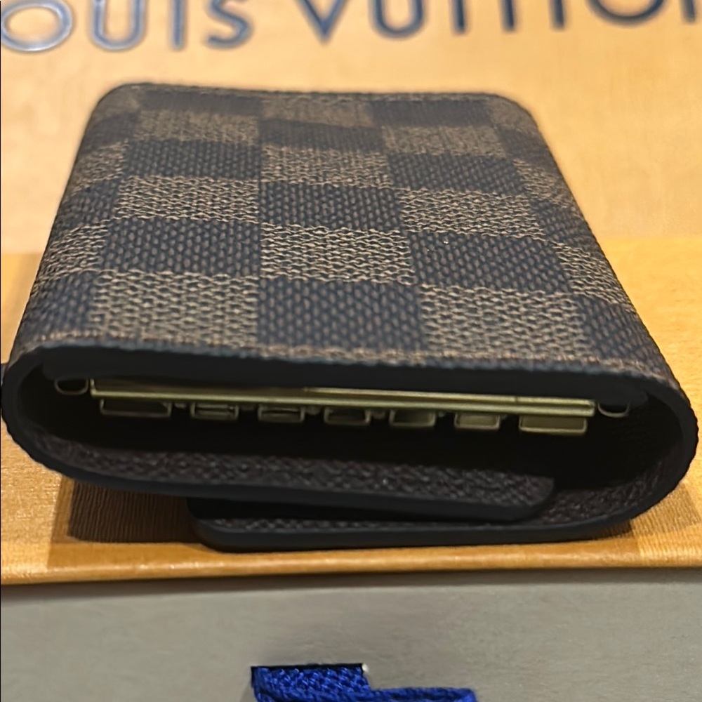 Louis Vuitton Damier Wallet - Picture 3 of 9